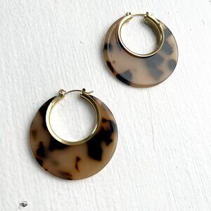 Rock-Chic Animal Print Hoop Earrings – Resin & Gold Details – New